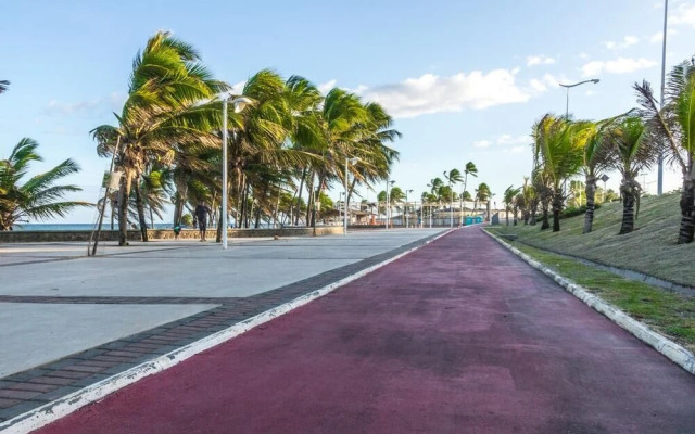 Flat na Praia de Itapuã no Térreo com AR-Condicionado - SEM TAXAS