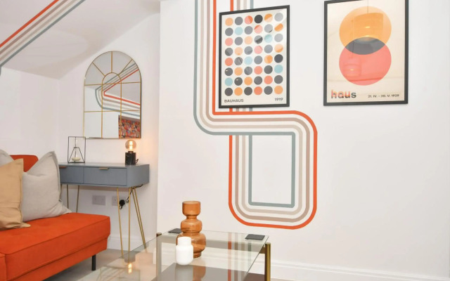 Antrobus Deluxe Apartments by YourStays