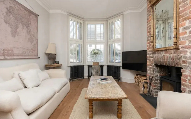 Host Stay The Walpole House