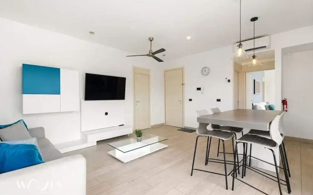 1 Br. W/5th Avenue View Steps From the Beach