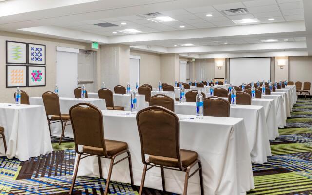 Holiday Inn Express Hotel & Suites Albuquerque Midtown by IHG