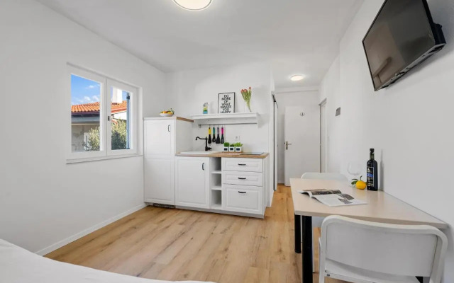 Five-Bedroom Holiday home Primosten with Sea view 06
