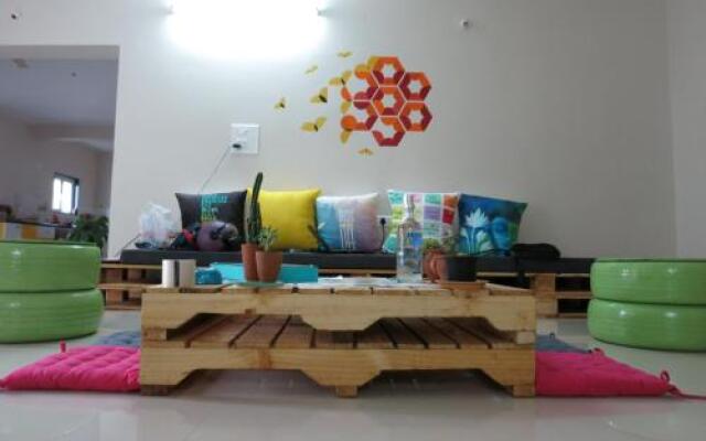 Beehive Travellers & Backpackers Hostel