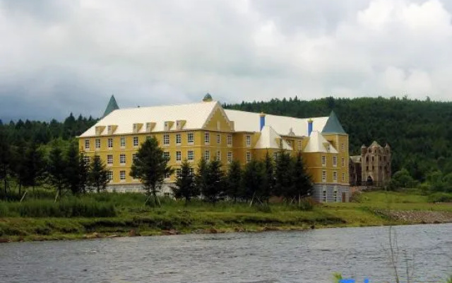 Ya'oulong Castle Hotel