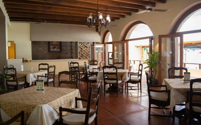 Costa De Oro Beach Hotel