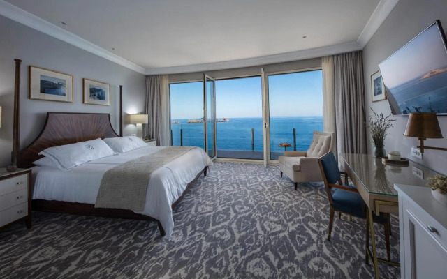 Royal Blue Hotel
