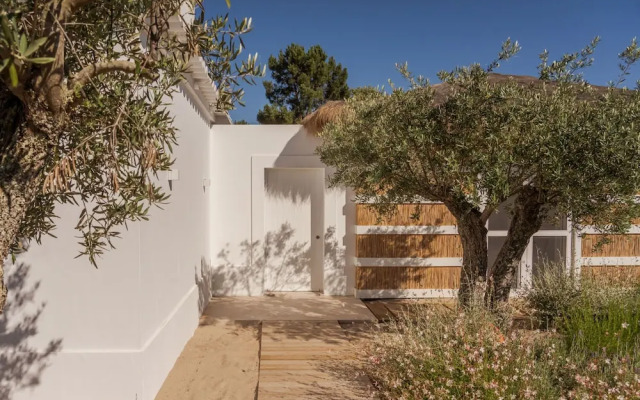 Wooden Villa By Cadenzalux