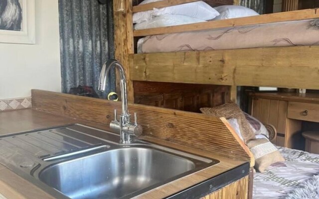 Bridie Rose - hot tub Extra Charge Exotic Animals