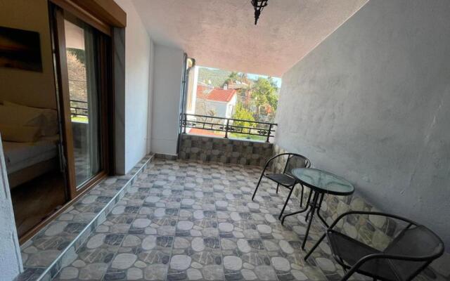 Maisonette 25m from the sea