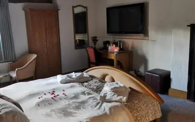 OYO The Greyhound Inn