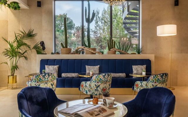 Golden Tulip Lyon Ouest Techlid Hotel & Spa