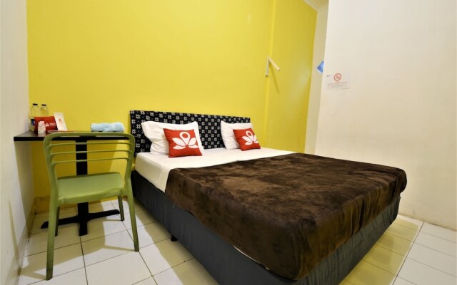ZEN Rooms Basic Near Pasar Baru