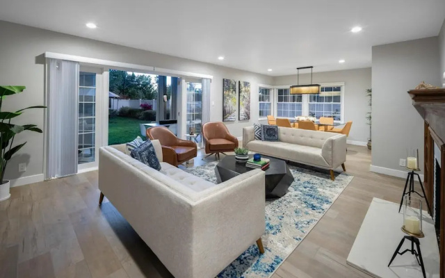 Hidden Valley Pl - 90210 Villa With Canyon Views and a Large Private Backyard