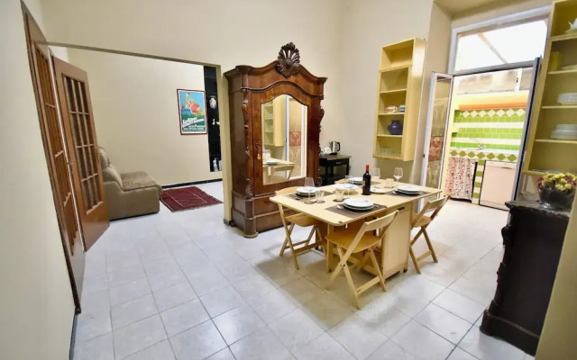 De Angelis Central House