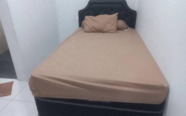 OYO 94771 White House Arafah Syariah – Guest Rooms – Purwokerto
