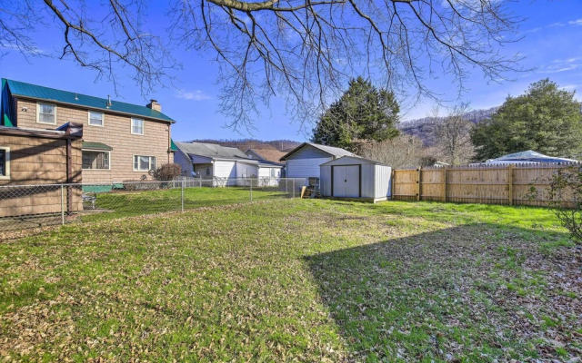 Pet-friendly Charleston Home w/ Fenced Yard!