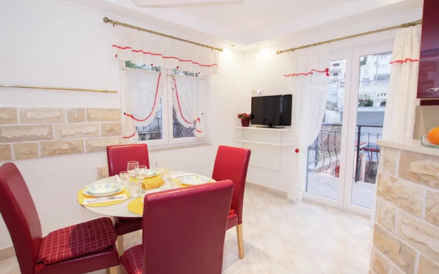 Apartment 5 km From Trogir's Center