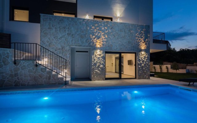 Villa Salt - 8 2 Heated Pool Trogir Near Beach