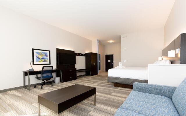 Holiday Inn Express & Suites Franklin - Berry Farms by IHG