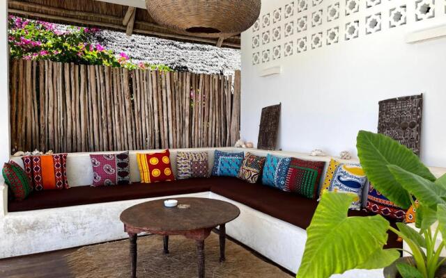 Joya' Beach Suites & Villa