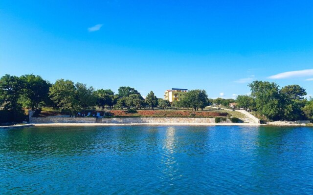 Amazing Apartment in Pomer With 2 Bedrooms