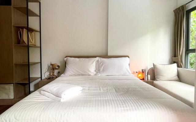 La habana 54 with large balcony and pool view!