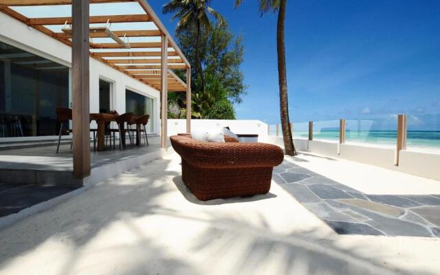 Amani Home - Moja Private Beach Suite