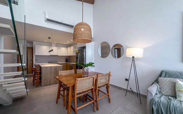Exclusive Penthouse With Picuzzi Steps From Beach