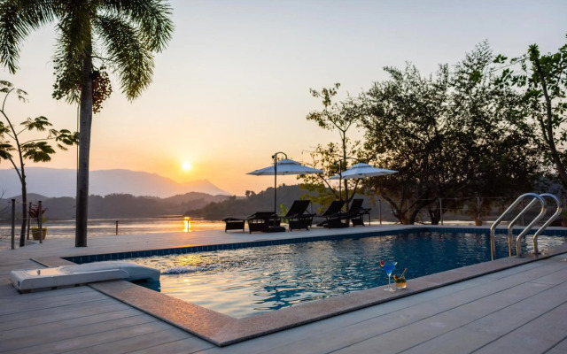 Sanctuary Nam Ngum Beach Resort