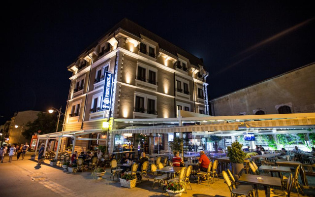 Peninsula Boutique Hotel