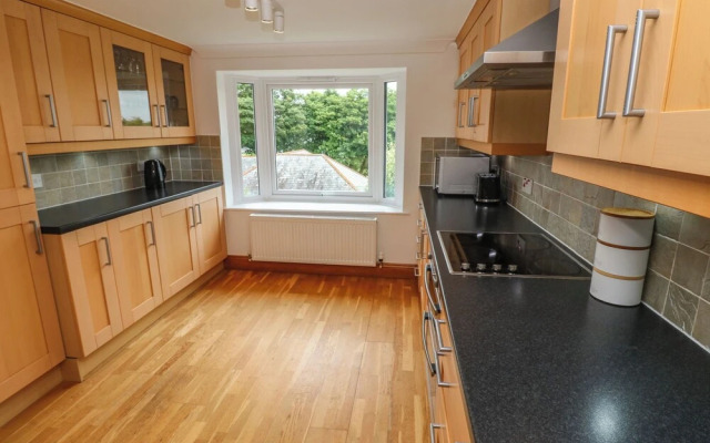 8 Manor Close