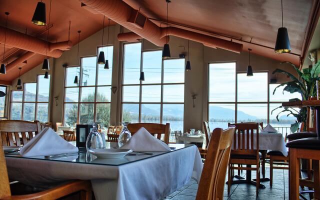 Holiday Inn Hotel & Suites Osoyoos by IHG