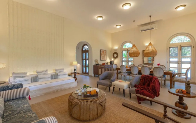 Loto Bianco by Hireavilla -4br w Pvt Pool Siolim