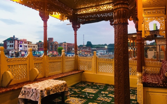 Gemini Group Of Houseboats – Lobby – Srinagar