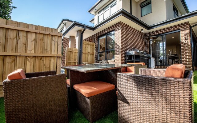 AU.JOY 3 Bed Townhouse Burwood 1