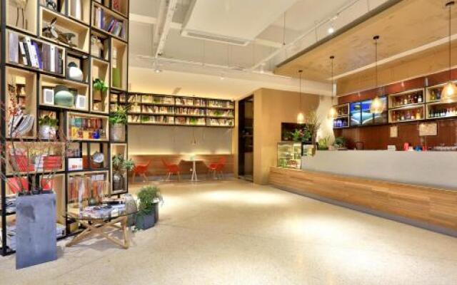 Yiwu Zhixuan Flower Hotel