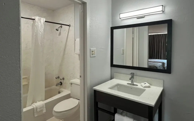 Studio 6 Hammond, LA – I12 – I55