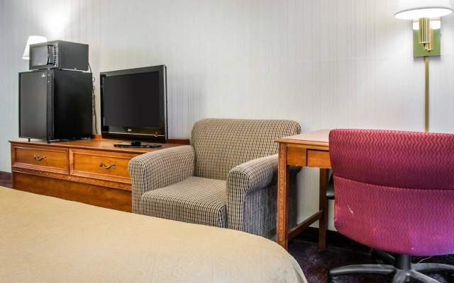 Quality Inn Toledo Airport