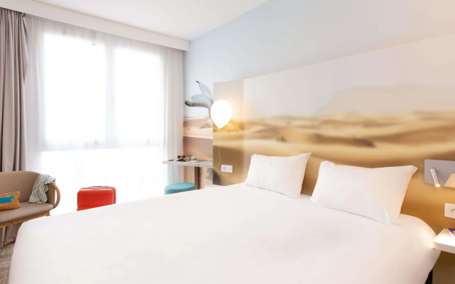 ibis Styles Toulon Centre Port - Image 6