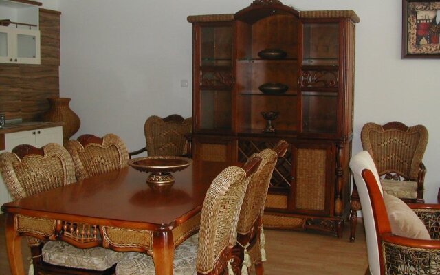 Oasis Suites Apartments And Studios