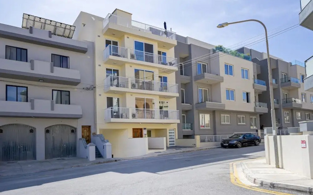 Summer Breeze Superior Apartment with Terrace by Getaways Malta