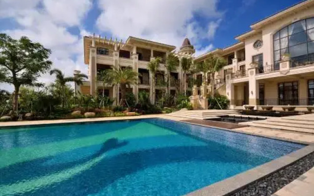 Moon Bay Hotel