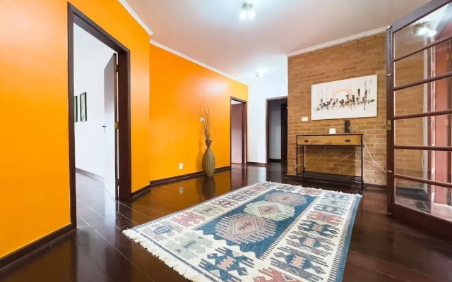 Casa espaçosa na Granja Viana