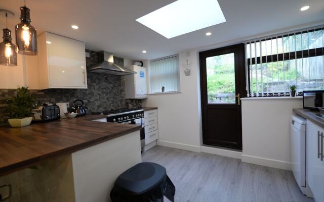 Elegant Holiday Home in Coventry near Lake View Park