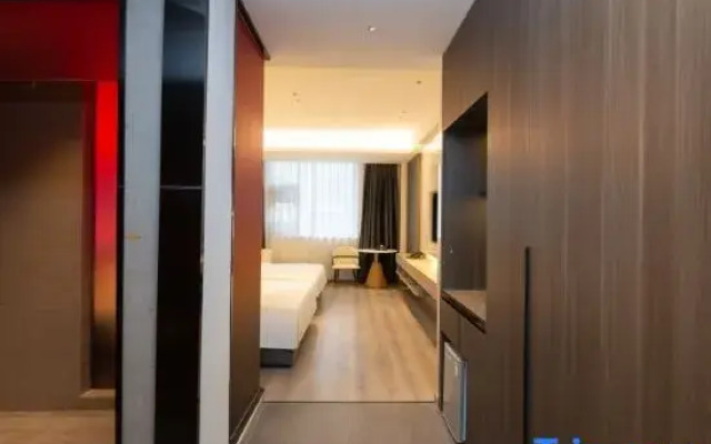 Xingwei Hotel (Leshan Jiaxing Road Food Street)