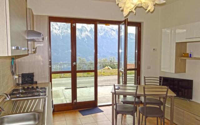 La Quiete 19 Lake view apartment by Gradadomusmea