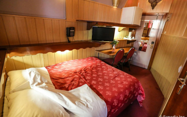 Nadia Hotel