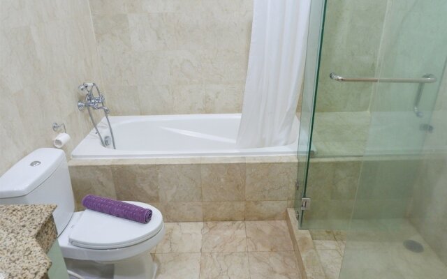 Luxury 2br the Bellezza Apartment with City View
