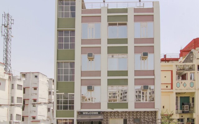 Fabhotel Deepak Palace