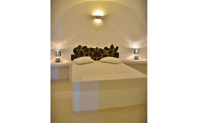 Fira White Residence